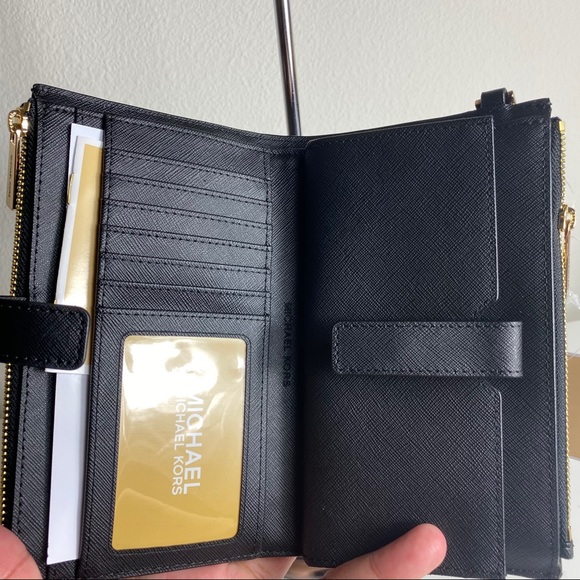 MICHAEL KORS JETSET LARGE DOUBLE ZIP WRISTLET - Picture 3 of 9